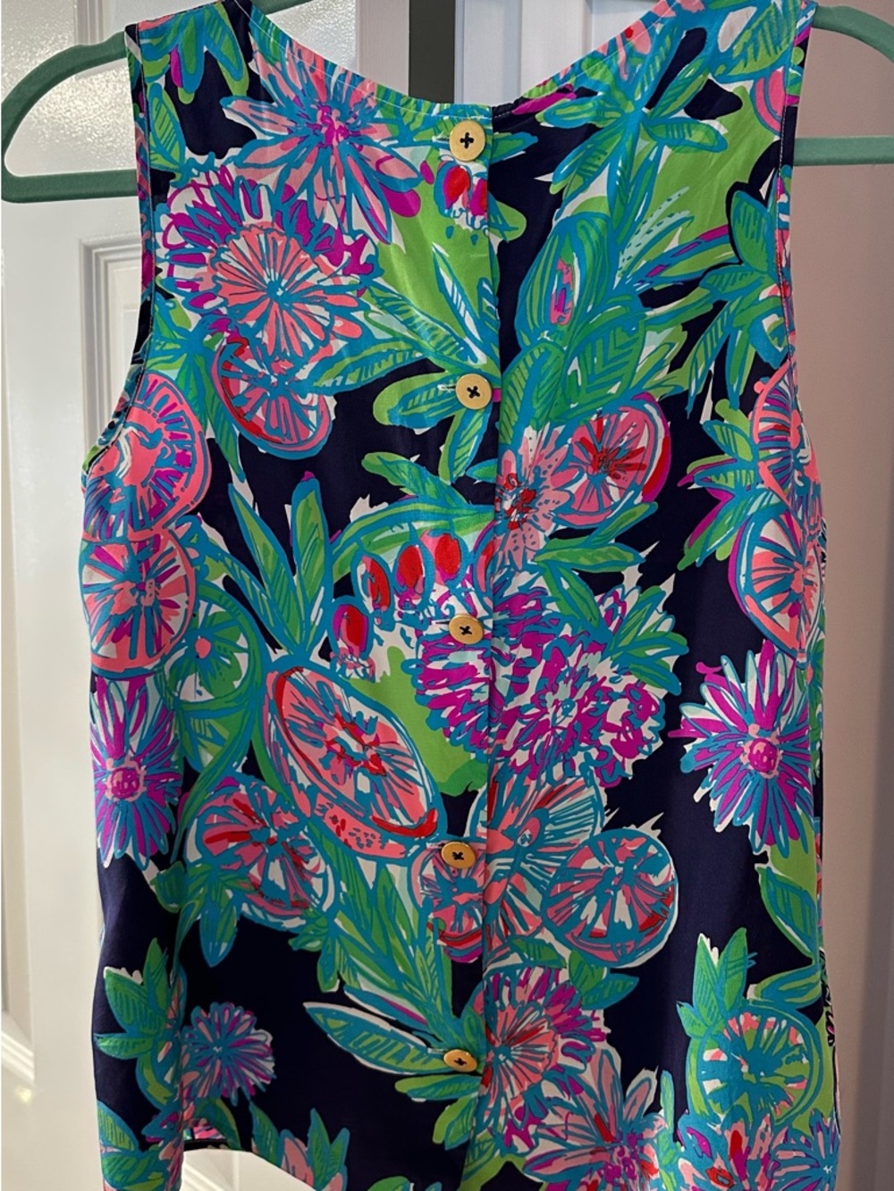 Lilly Pulitzer 100% Silk Floral-Print Sleeveless Tank with Pink, Green & Blue - Picture 3 of 7